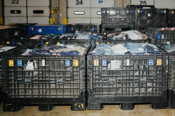 返品詐欺が米で急増　箱いっぱいのレンガや盗難品も