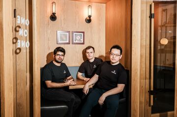 グーグルに挑戦のAI検索エンジン、ベゾス氏らが支援
