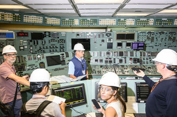 米で広がる原発支持　宇宙空間も視野に