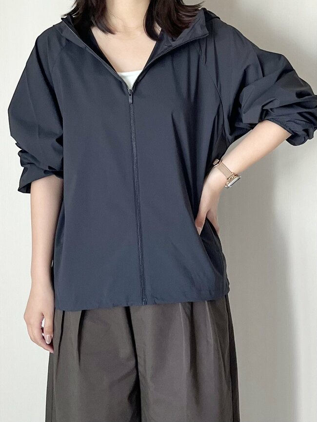 「3枚持ってます」「毎日使い倒したい」ユニクロの“着る日焼け止め”が軽くて着心地がいい…！「カバンに常備できるのが嬉しい」