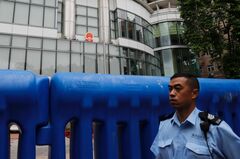 香港の高層ホテルが一晩で変貌、治安維持の象徴に