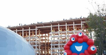 三波春夫とコブクロ、55年で変わった「こんにちは」の意味【万博テーマソング】