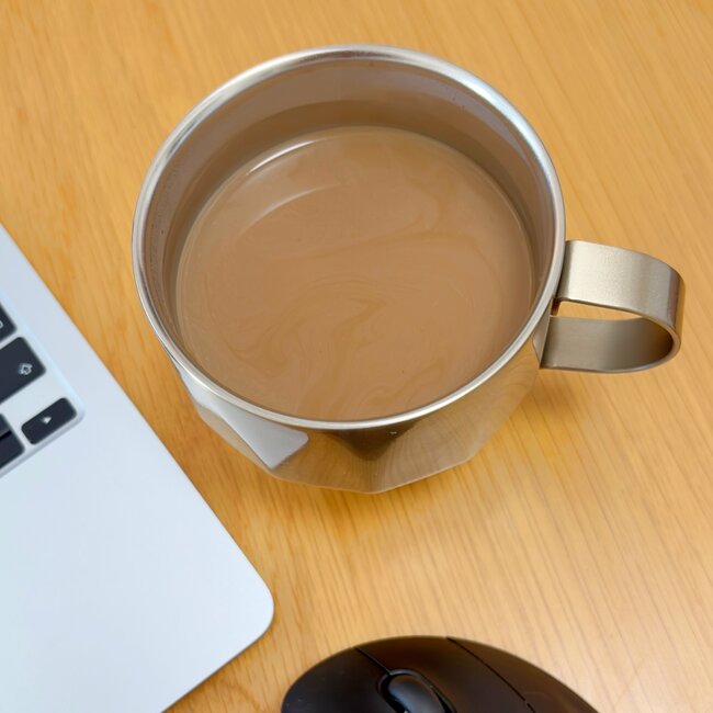 「かわいくて一目惚れ」スターバックスの“きらきら輝くマグカップ”使うたびに幸福感で満たされる~!「たっぷりサイズで形も素敵!」「マグカップだけど飾っておきたい」