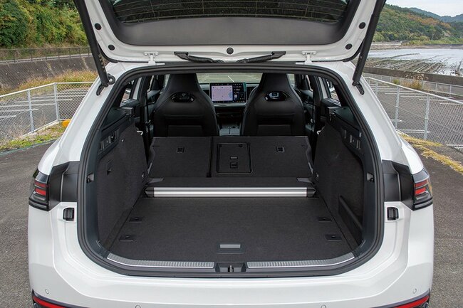 VWパサートTDI 4モーションRライン荷室