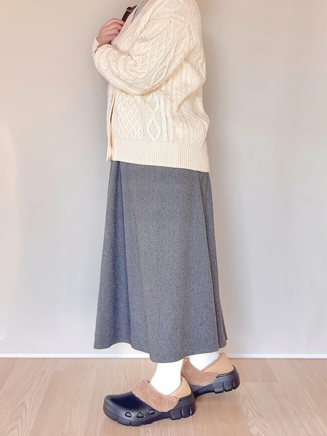 足がスポッと入って楽ちん!ワークマンの“1500円シューズ”ぽかぽか暖かいし、ぽてっとした形がかわいい!