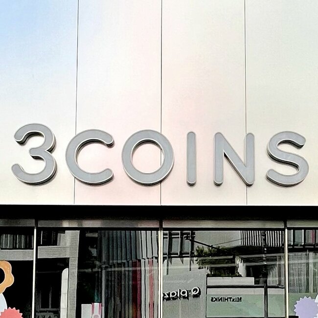 500mlペットボトルや長財布がすっぽり！3COINSの“財布が出しやすいバッグ”2WAYで使えて天才すぎる！《購入レビュー》