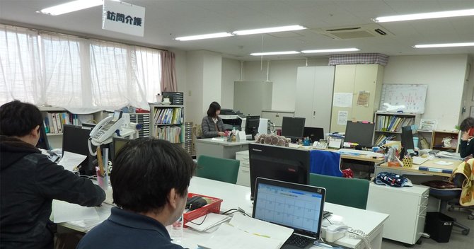 ユニバーサル就労で働く人