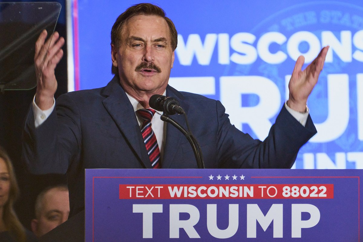 米大統領選挙「ラウンド2」へ、“陽気な枕おじさん”が未だに話題になる痛ましい世相