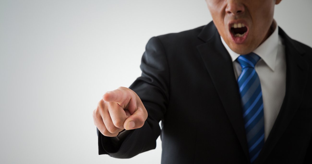 「サービス残業は当たり前」と主張するベテラン社員は、内心何を考えているのか?