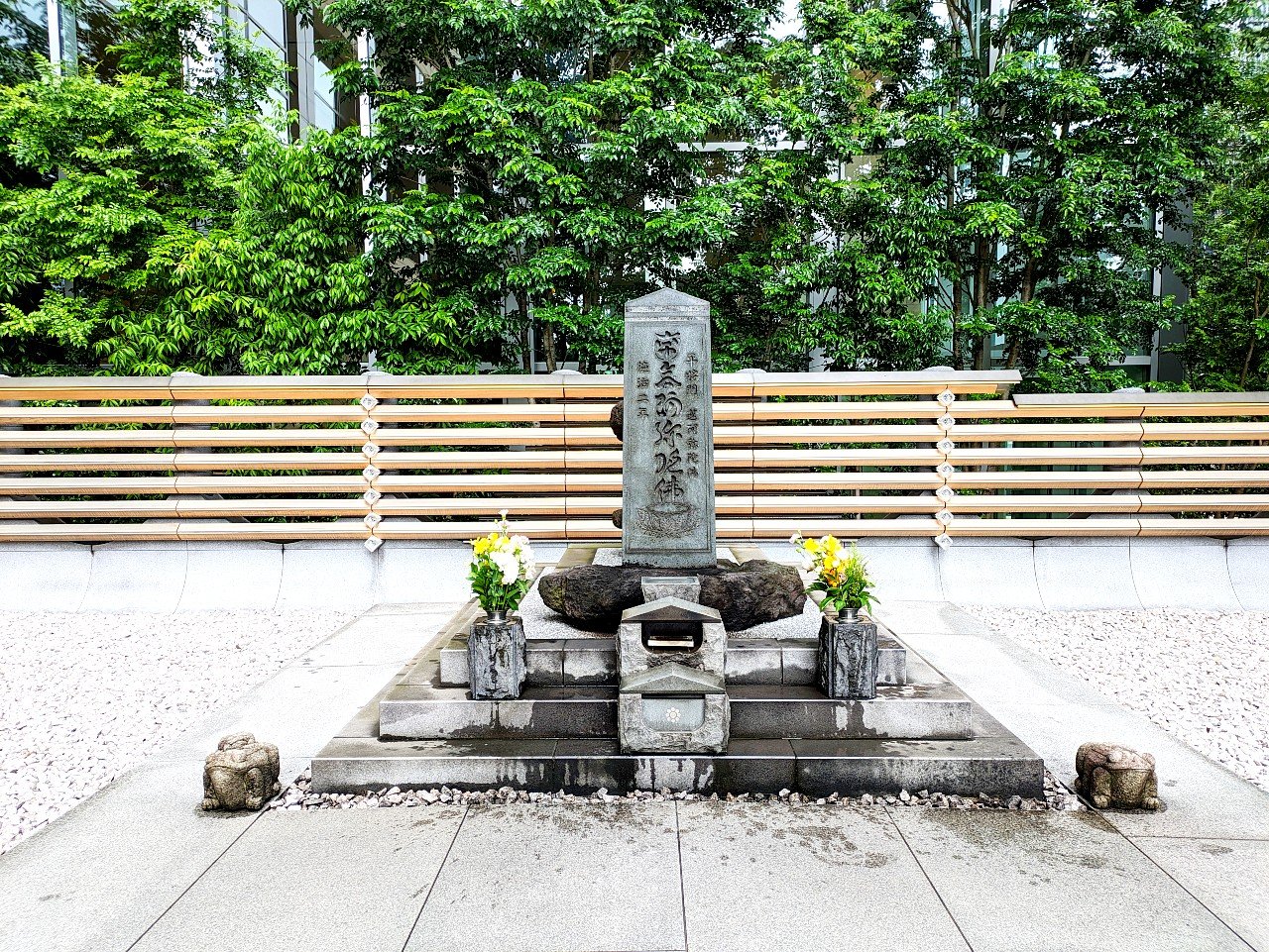 「平将門の首塚」が大手町の超一等地から撤去できない「ゾクリ」とするワケ