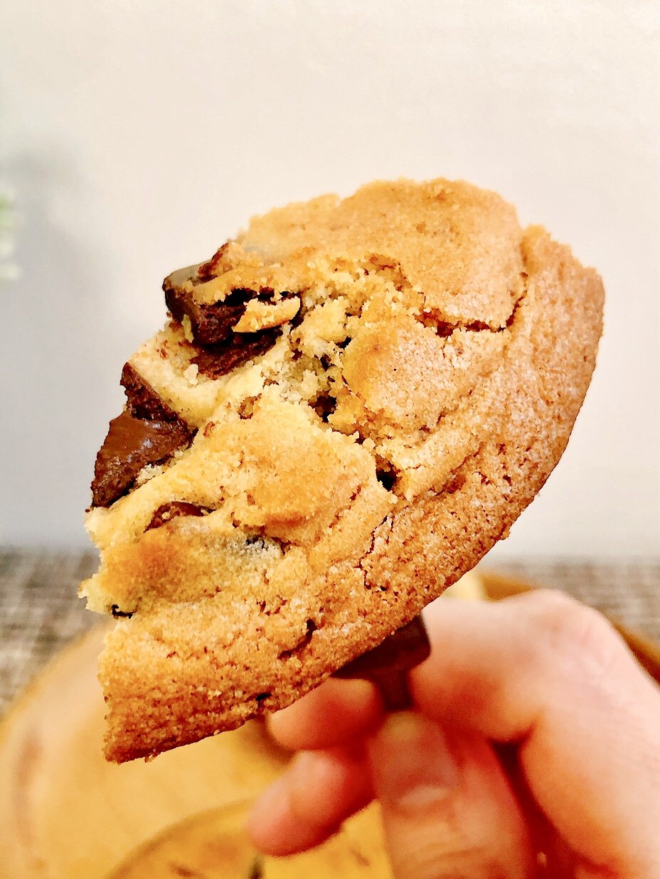 「セブンイレブンで一番うまい商品」お店で焼いた“500kcal超えクッキー”背徳感たっぷりでウマすぎる！「これ今年ずっと食うかも」「多分20枚はもう食ってる」