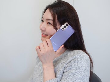 カメラとフレームを一体化させた「Galaxy S21」の美しいデザインを検証する
