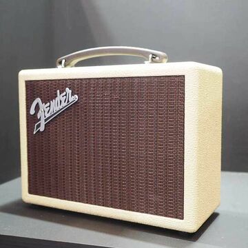 ポタフェスでフェンダーとマーシャルが激突？　音もデザインも楽しい2ブランド