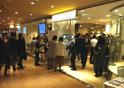 ビジネスの中心地からメタボ社員がいなくなる?話題沸騰の「丸の内タニタ食堂」へ早速行ってみた