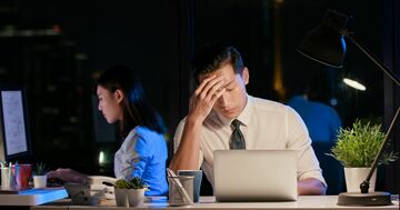 心を消耗させるNG思考、無意識にストレスをため込む人の「頭のクセ」