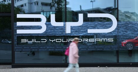 中国EVのBYD、世界制覇へ着々　テスラも関税も関係なく