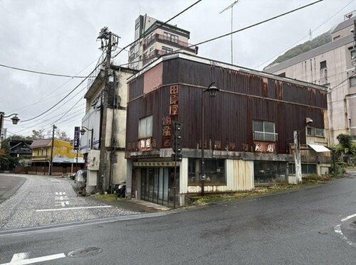 鬼怒川温泉の廃墟ホテル群が暗示する「インバウンド依存」の観光地の末路