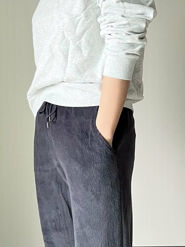 「もう1枚リピしようと思います」GUの“毛布みたいなパンツ”ふわふわ暖かくて、1990円とは思えない優秀さです！「手放せないくらい好き」「マシュマロみたいなもこもこ具合」