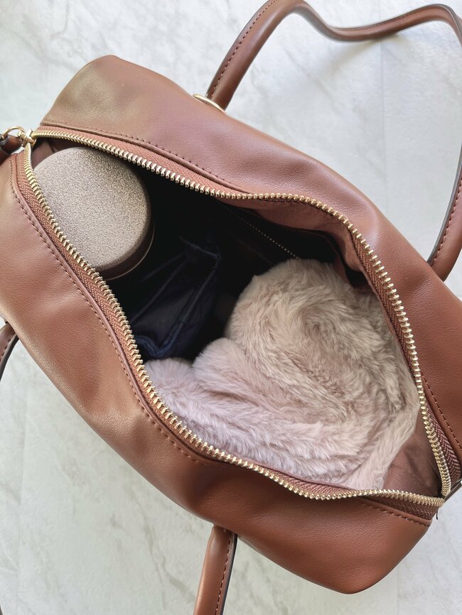 「友達に褒められた」ハニーズの“ミニサイズのマフラー”毛布みたいにフワフワだし口元まで温かい!!「色違いで購入」「本当にかわいい」