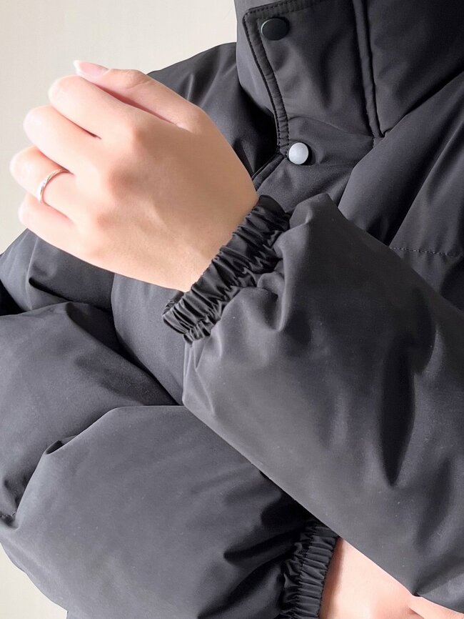 「豪雪地帯の北国でもあったかい」GUの“羽毛布団みたいなアウター”着た瞬間からポカポカする！「形がおしゃれ」「今年の冬は大活躍」