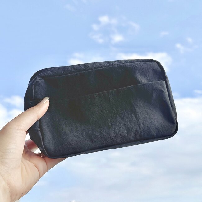 「ガバっと開いて使いやすい！」無印良品の“大容量ポーチ”コスメをまるっと収納できて頼りになる！「使いたいものが一目で分かる」「メイク品が全て収まって満足」