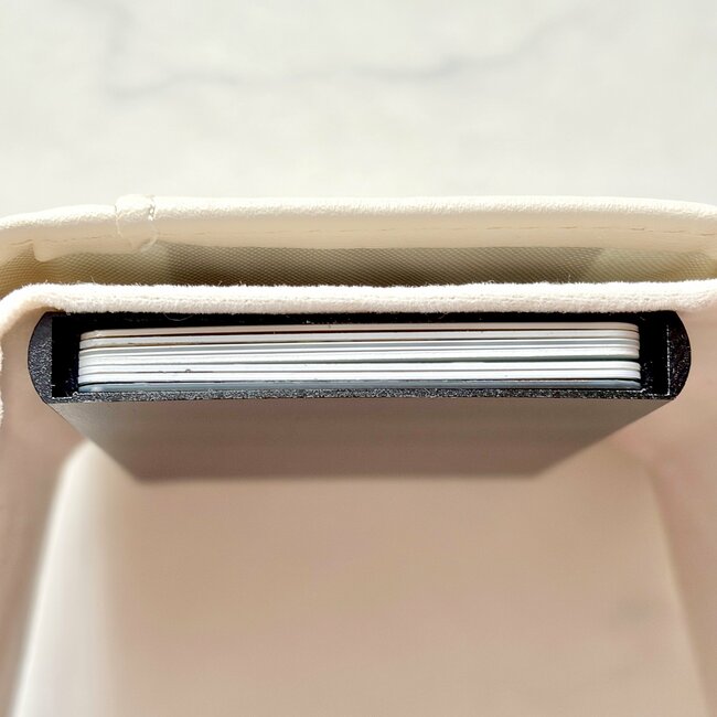 ミニ財布にピッタリじゃん！3COINSの“天才カードケース”サッと取り出せて感動…！「最低限のカード、現金が入ります」「めっちゃいいです」