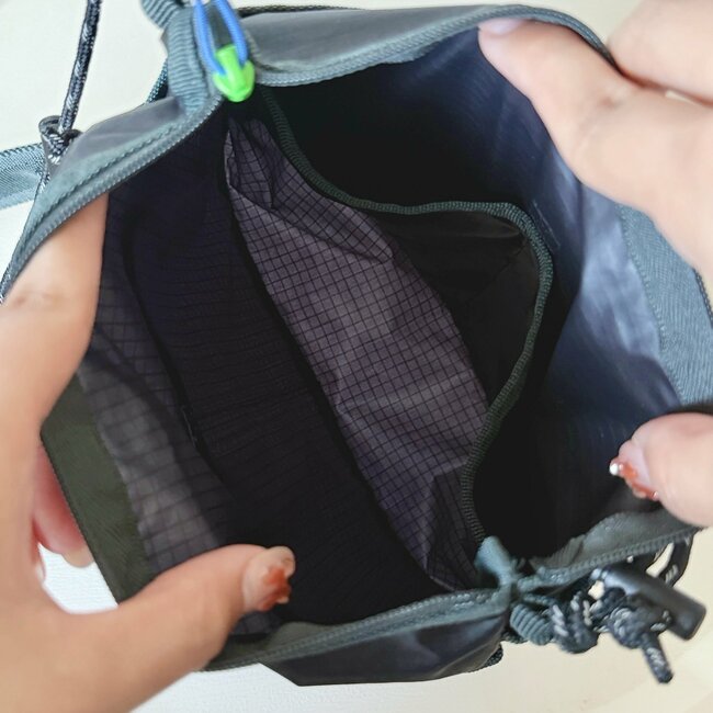 【ファミマ】「ラス1で買えた」約50gの“めちゃ軽バッグ”がポケットたくさんで便利!「もう一つほしいな」「可愛すぎて一目惚れ」《購入レビュー》