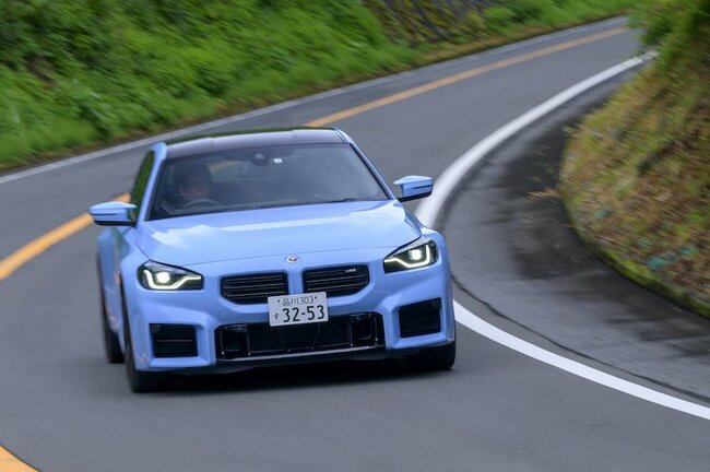 とにかく運転が楽しい！BMW M2はいまどきレアな「後輪駆動の6速MT」で決まり！