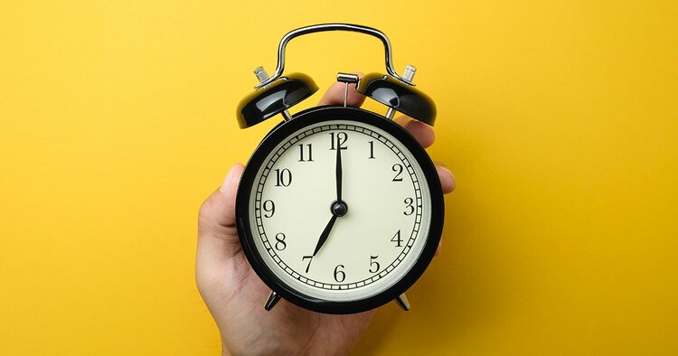 【時計の問題】7時から8時までの間で、長針と短針が「反対方向に一直線になる」のは7時何分か計算できる？