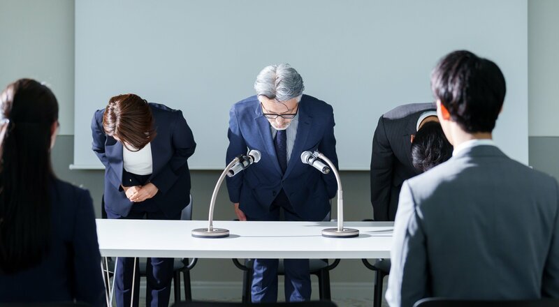 【謝罪の場面で】人を不愉快にさせる人は「とにかく謝る」だけ。感じのいい人は何と言って謝る？