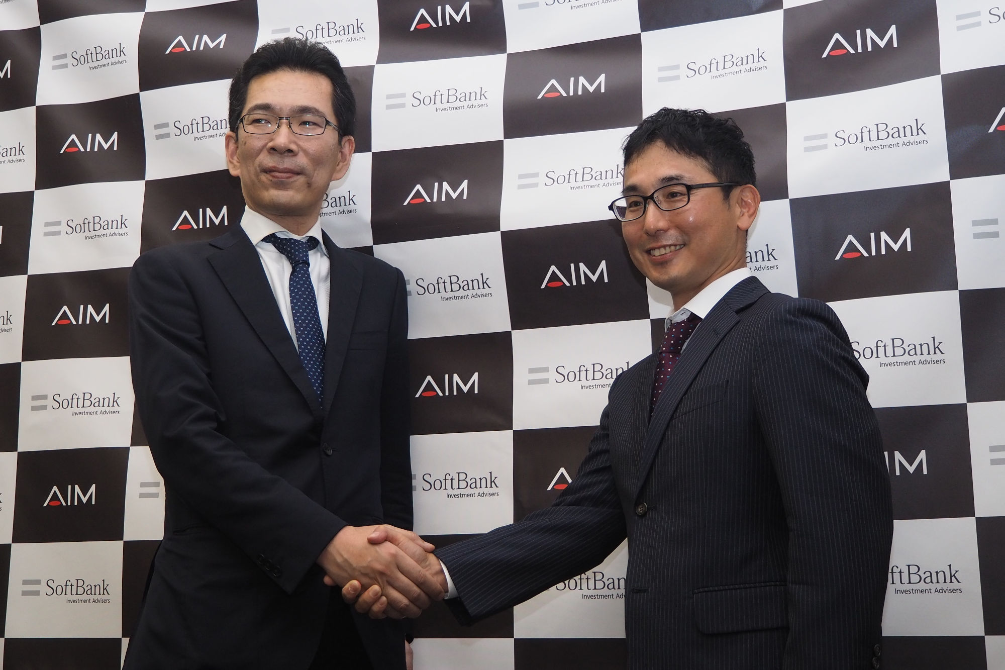 AIメディカルサービス創業者兼代表取締役CEOの多田智裕氏（写真左）と、SB Investment Advisers マネージングパートナーの松井健太郎氏（写真右）