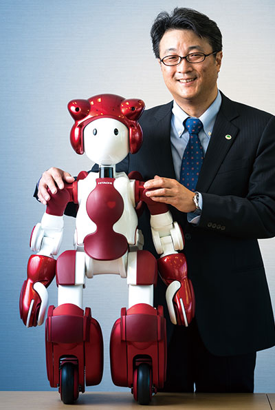 日立の人型ロボット、技術の象徴から「商品」へ脱皮した3代目