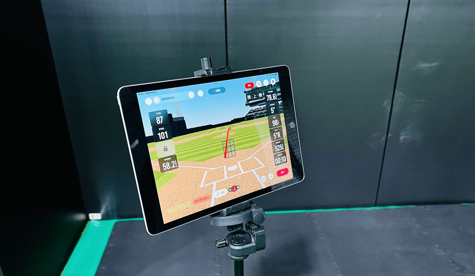 iPadを通じて、ラプソードで取得した打球の回転数、回転軸、速度、角度などが見れる。筆者撮影