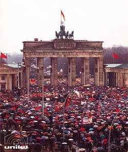 29年前の今日、東西ドイツ統一！<br />それを祝うバーンスタイン指揮の第九は必聴