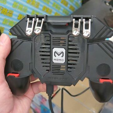 冷却しつつ6本指で操作可能な約1500円のゲーミンググリップ