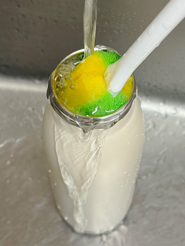 こういうのが欲しかった…!コメダ珈琲の「コメダおじさん柄ボトル」ハンドル付きだし、ドリンクが6時間経っても温かいんです!