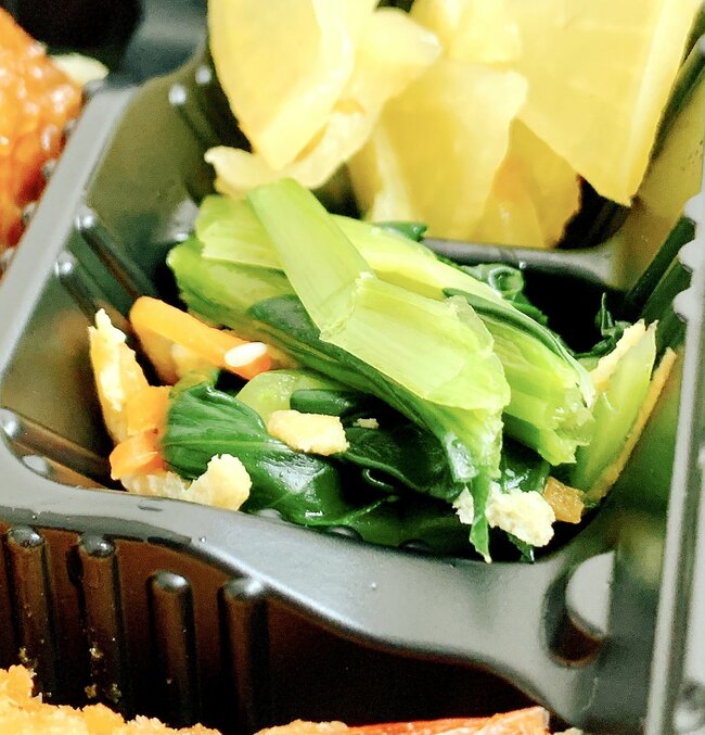 おかずの量がおかしいって…！ほっともっとの“よくばり弁当”ステーキ6枚、エビフライ、から揚げ、メンチはやりすぎだよ！「肉祭りみたい」「インパクトでけぇ…」