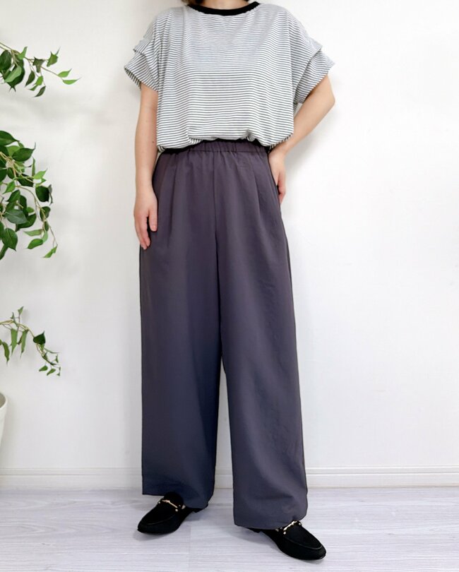 「ほんと、涼しい！」無印良品の“風を通すワイドパンツ”サラッとして気持ちいい！「着丈も丁度いい」「酷暑日に活躍すること間違いなし」