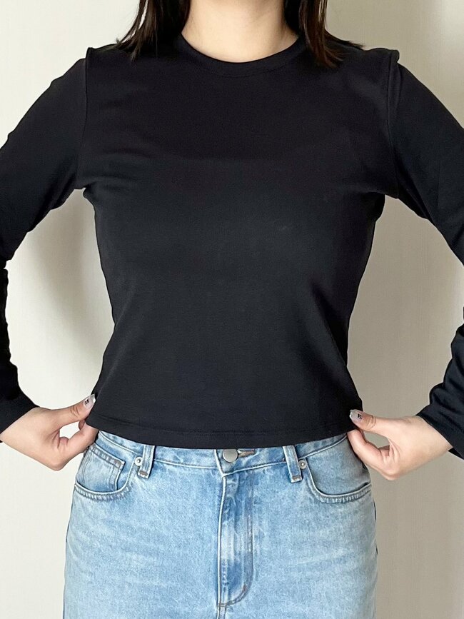 「毎年出してほしい」「これが欲しかった！」ユニクロの“1290円トップス”脚長効果バツグンの名品でした！「私の中でベストセラー！」