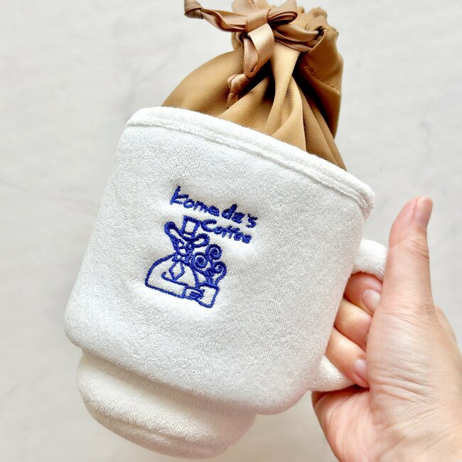 「かわいくて気絶しそうになった」コメダ珈琲の“コーヒーカップみたいな巾着”再販されて嬉しすぎる！「友だちにもプレゼントしたい」「こういうの弱いのよ」