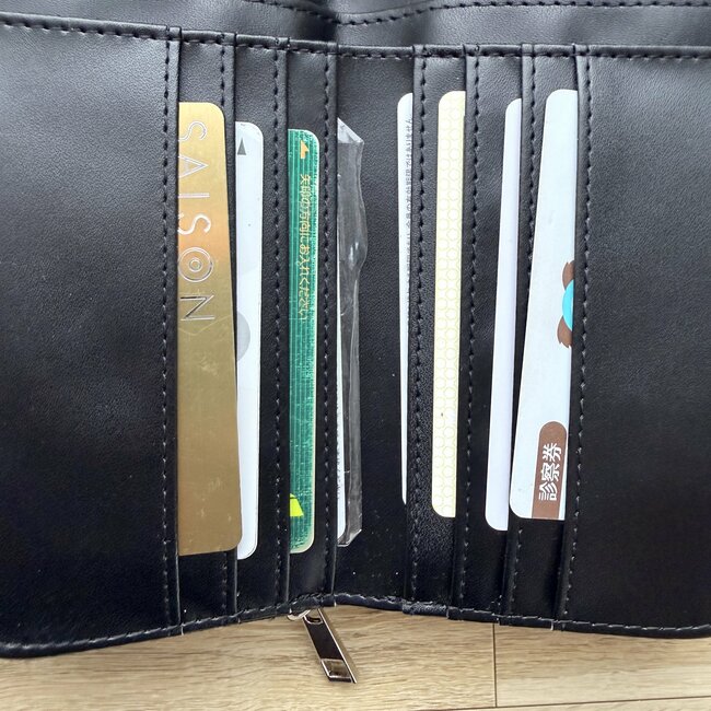 【しまむら】レシートや病院の明細書がすっぽり入って便利！979円の「ポケットたくさん財布」お会計がスムーズになって嬉しい！《購入レビュー》