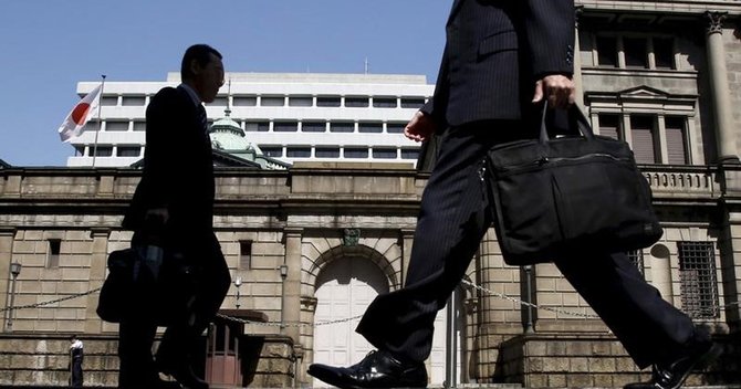 日銀本店前