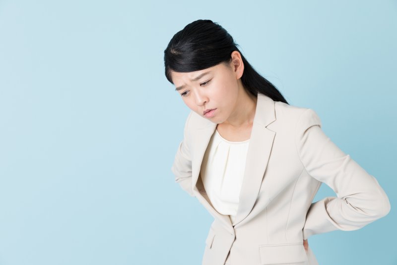 【整体プロが放っておけない】「猫背で歩幅が狭い人」にオススメ! いっきに血流改善する方法