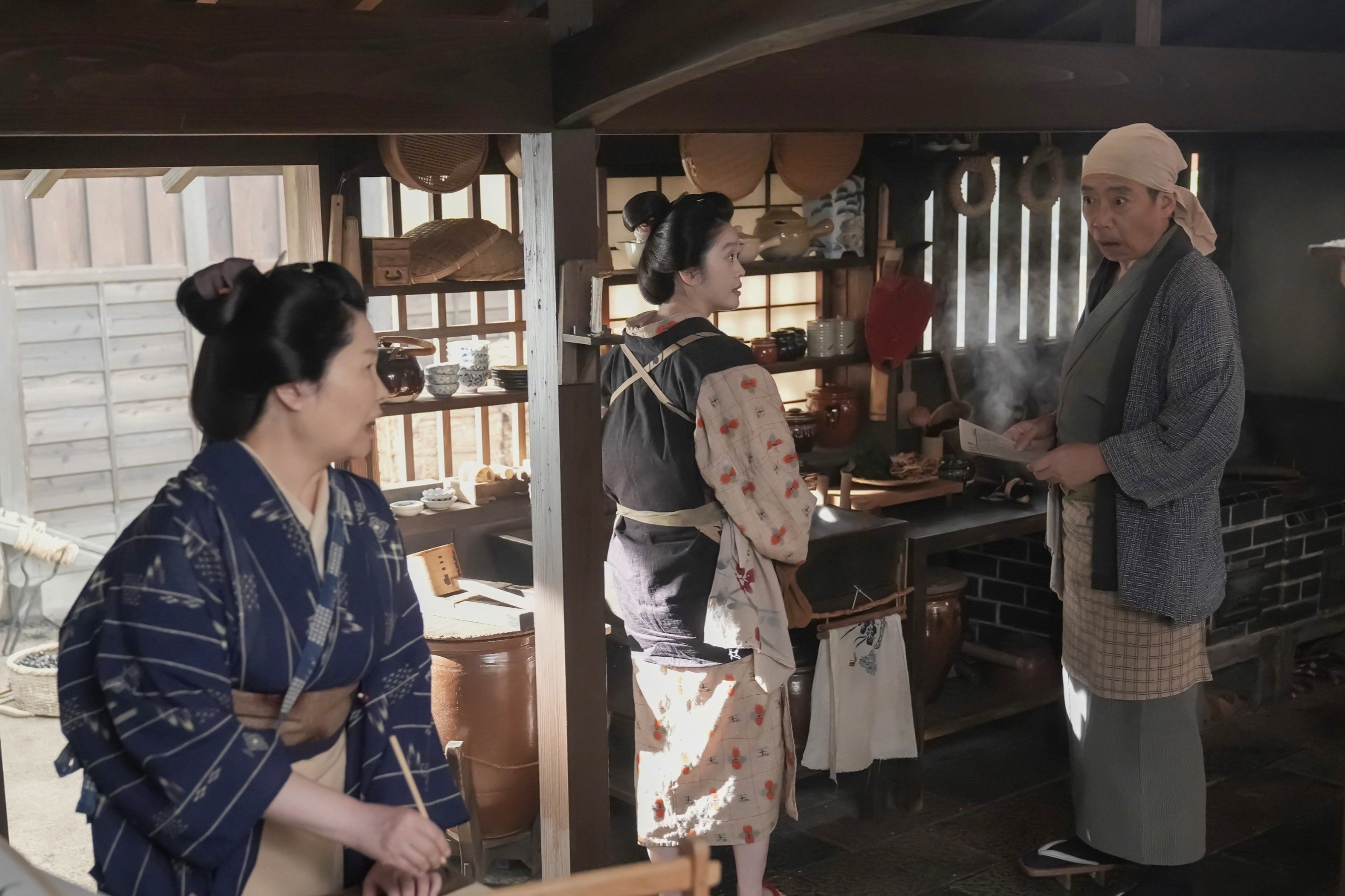 外国人は妖怪じゃないのに…ヘブン(トミー・バストウ)ついに来日!おトキが本能的に感じた“違和感”〈ばけばけ第21回〉