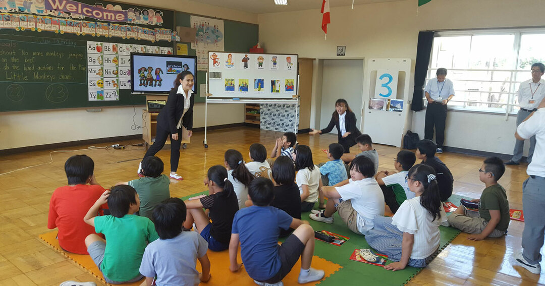 茨城県猿島郡境町の小学校で行われている英語の授業。