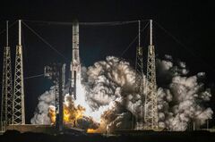米軍衛星打ち上げ　スペースX追う「老舗」ULA