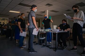 ワクチン接種義務、米職場でなぜ広がらない？