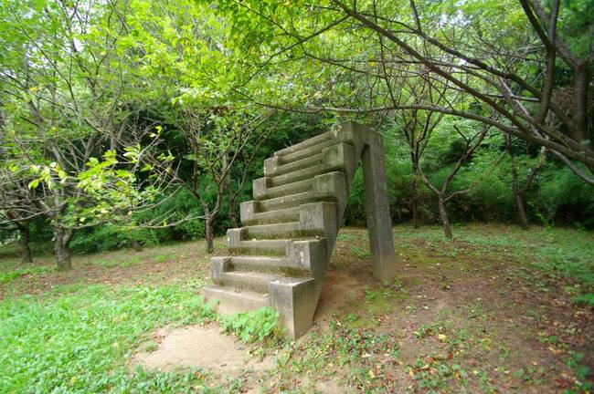 【戦後79年】千葉県の公園に残る「奇妙な階段」、その悲しすぎる目的とは〈写真付き〉