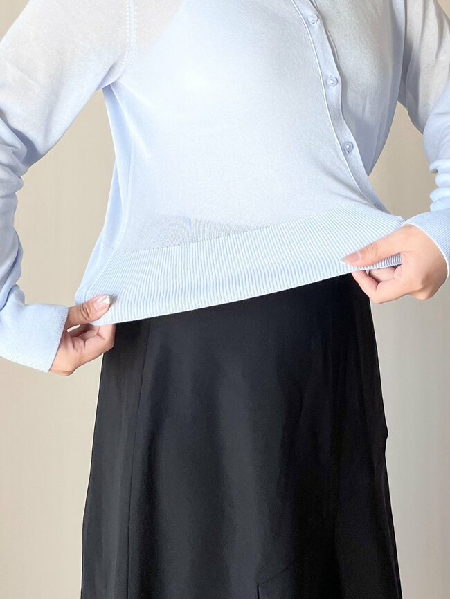 かわいすぎて色違いも欲しくなる！ユニクロの「着回しカーディガン」透け感たっぷりでオシャレ！