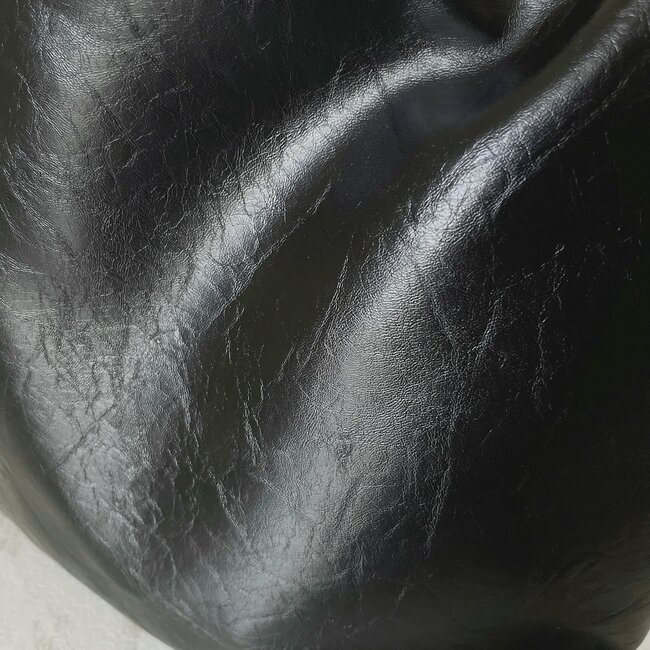 「サイッコーに可愛い!」「たくさん入るしとっても軽い」GUの“大容量バッグ”どんなコーデにも合わせやすい!「超お気に入りのアイテム」